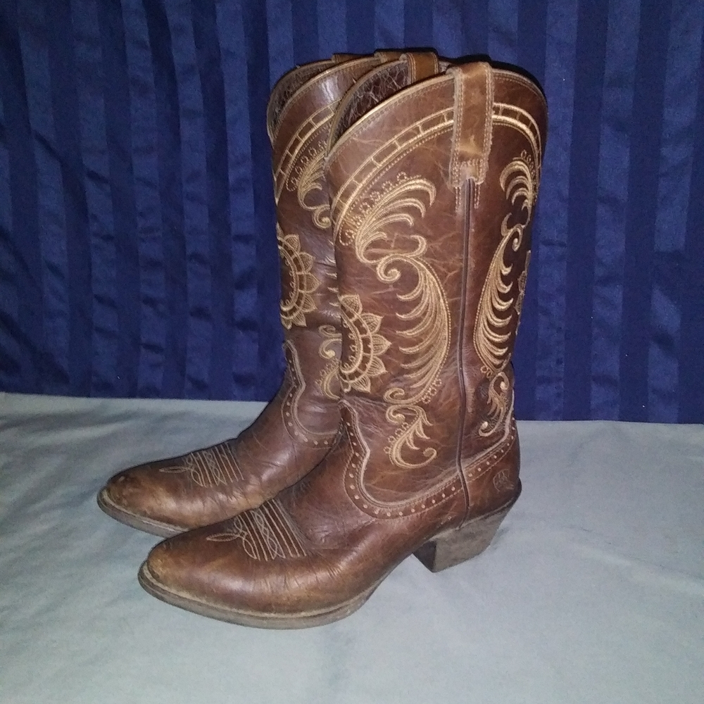 Ariat Women's Magnolia Sunflower Boots. Brown. 7B.